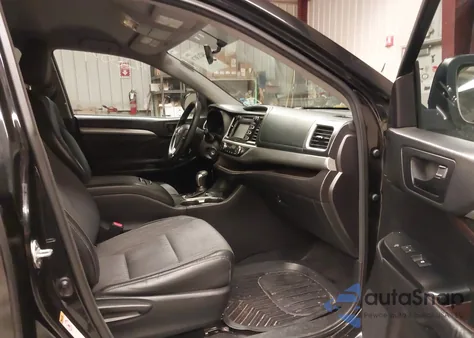 2015 Toyota Highlander Le Plus V6 z USA, uszkodzony, nr VIN 5TDBKRFH4FS200955